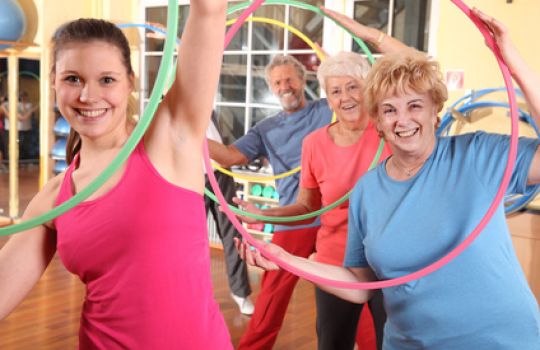 Im Alter in Bewegung zu bleiben führt zu längerer Aktivität.